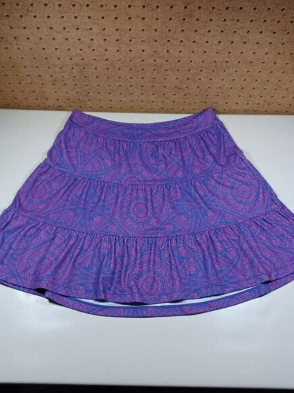prAna womens red an blue paisley above knee tiered skirt S EUC
